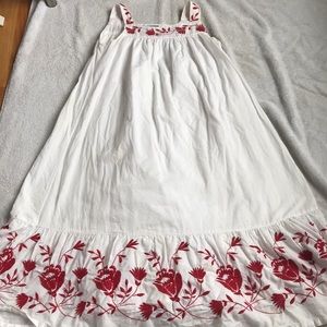 I’m selling a dress that is really pretty